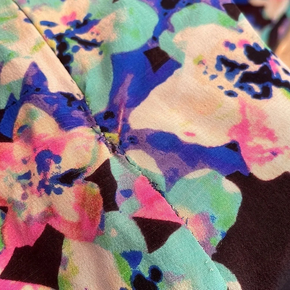 Yumi Kim Liz Tie Waist 100% Silk Floral Romper - Picture 10 of 11